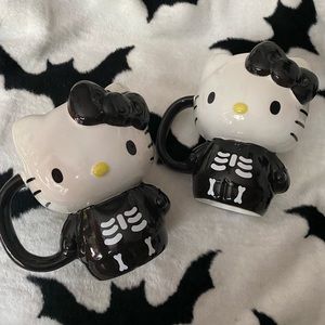 HTF Hello Kitty Skeleton Halloween Mug Set